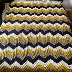 Handmade Crochet or Knit Zigzag Patterned Twin Afghan Or Throw Blanket